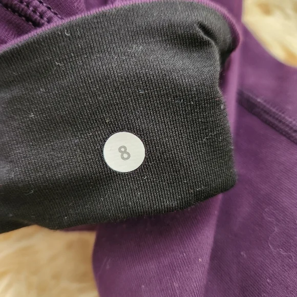 Lululemon cropped Purple Leggings - Picture 2 of 3